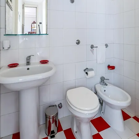 Guesthost - Centro Exclusive Apartment *